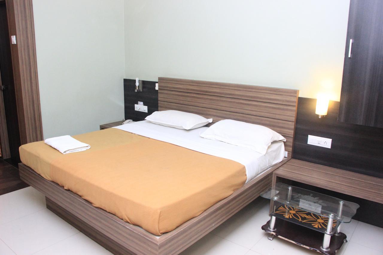 Hotel Sham Suman, Kolhapur- Opposite To Mahalaxmi Temple Buitenkant foto