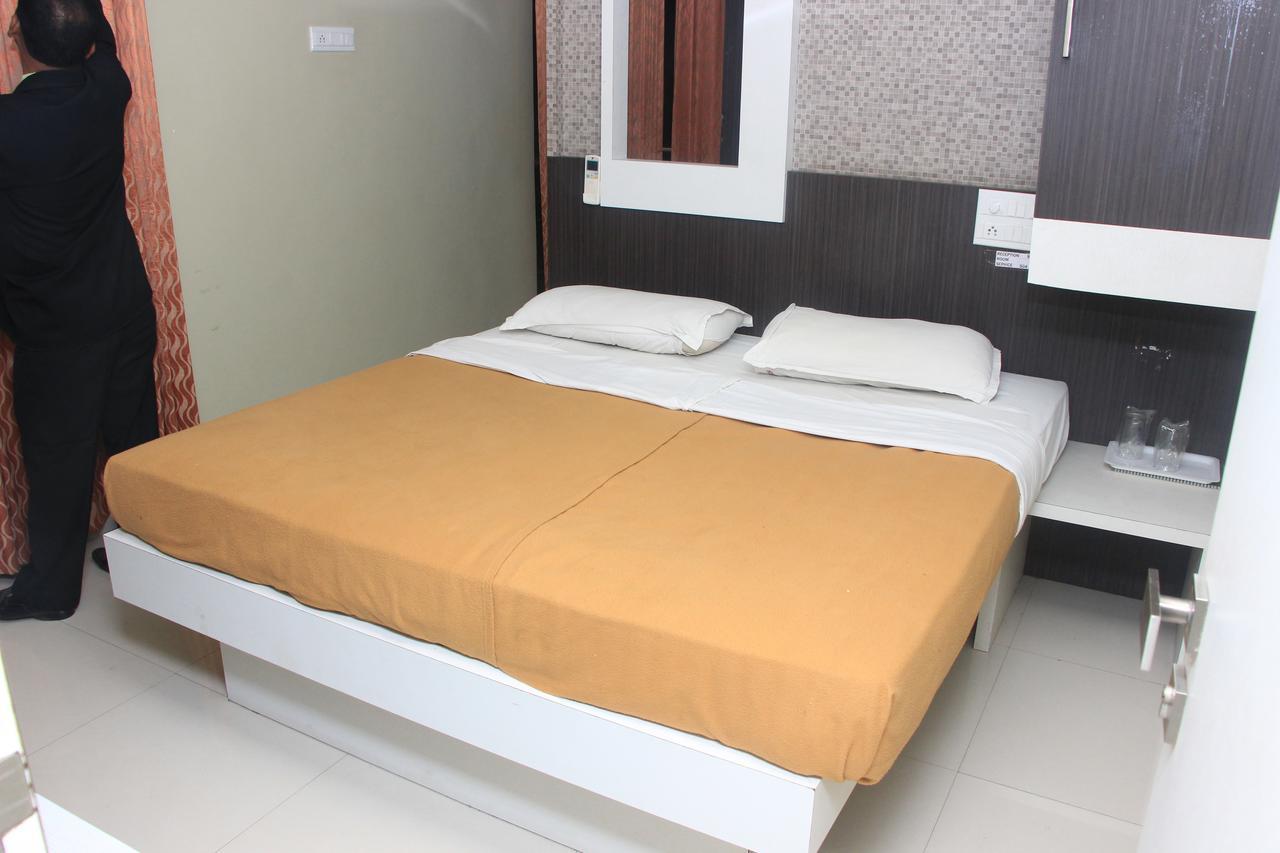 Hotel Sham Suman, Kolhapur- Opposite To Mahalaxmi Temple Buitenkant foto