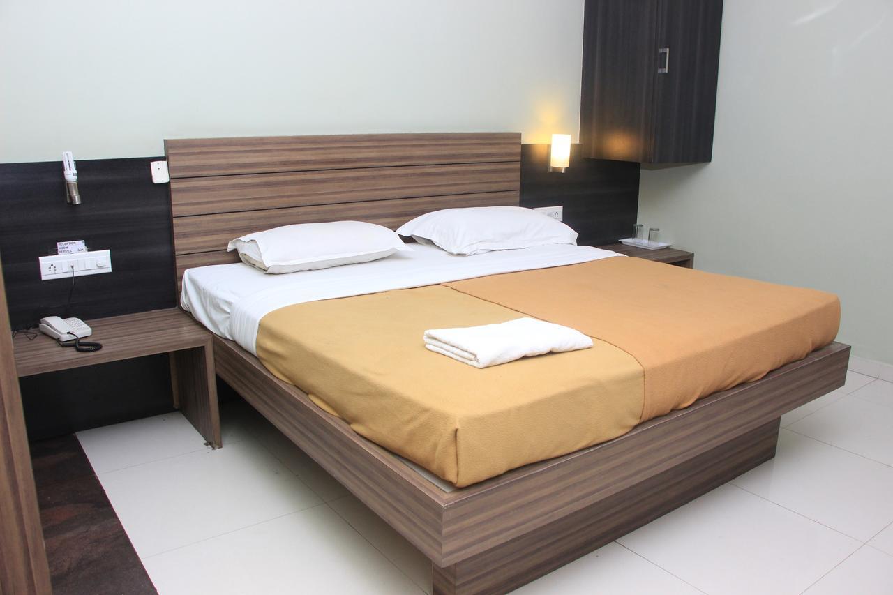 Hotel Sham Suman, Kolhapur- Opposite To Mahalaxmi Temple Buitenkant foto